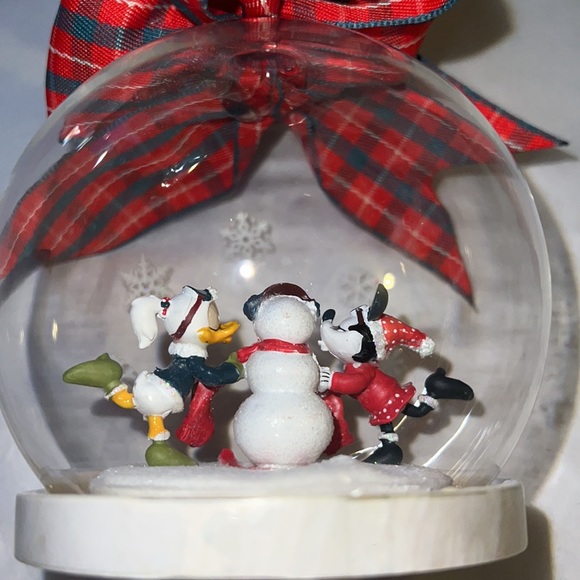 DISNEY Holiday Lodge Minnie Mouse & Daisy Duck Glass Ornament - Picture 9 of 14